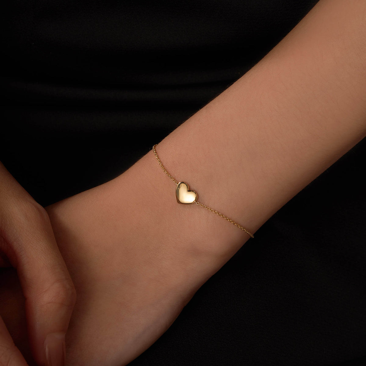 Heart Pendant Chain Bracelet in 14K Gold - NavianJewelry™
