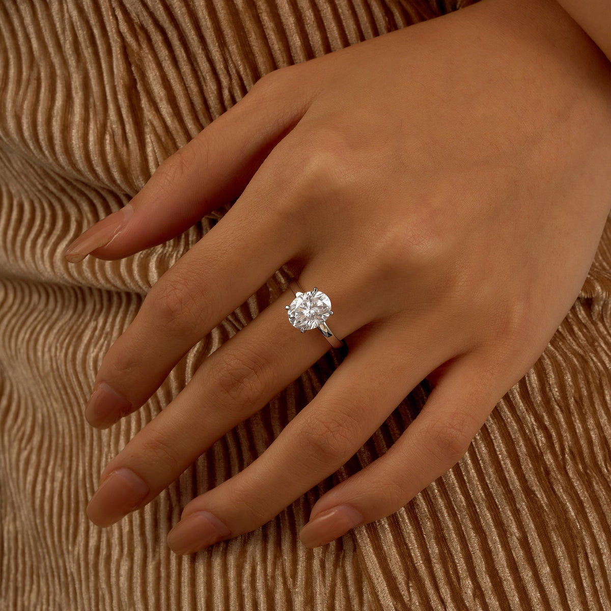Modern Solitaire Ring with Oval Cut Moissanite - NavianJewelry™