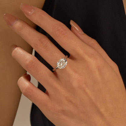 Oval Moissanite Solitaire Engagement Ring - NavianJewelry™