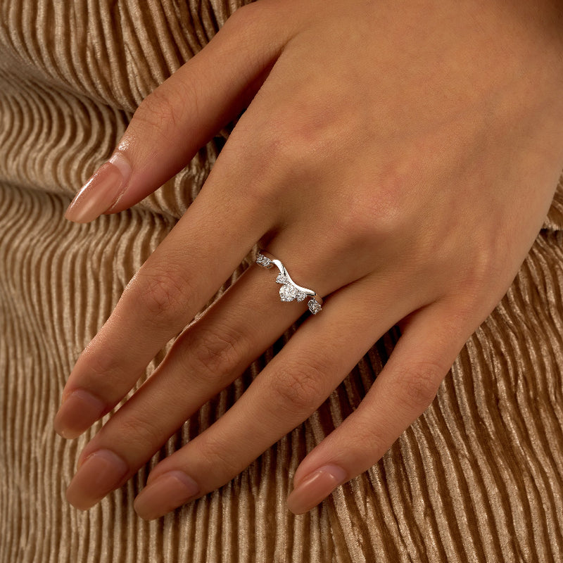 Nature Inspired Curved Moissanite Wedding Band - NavianJewelry™