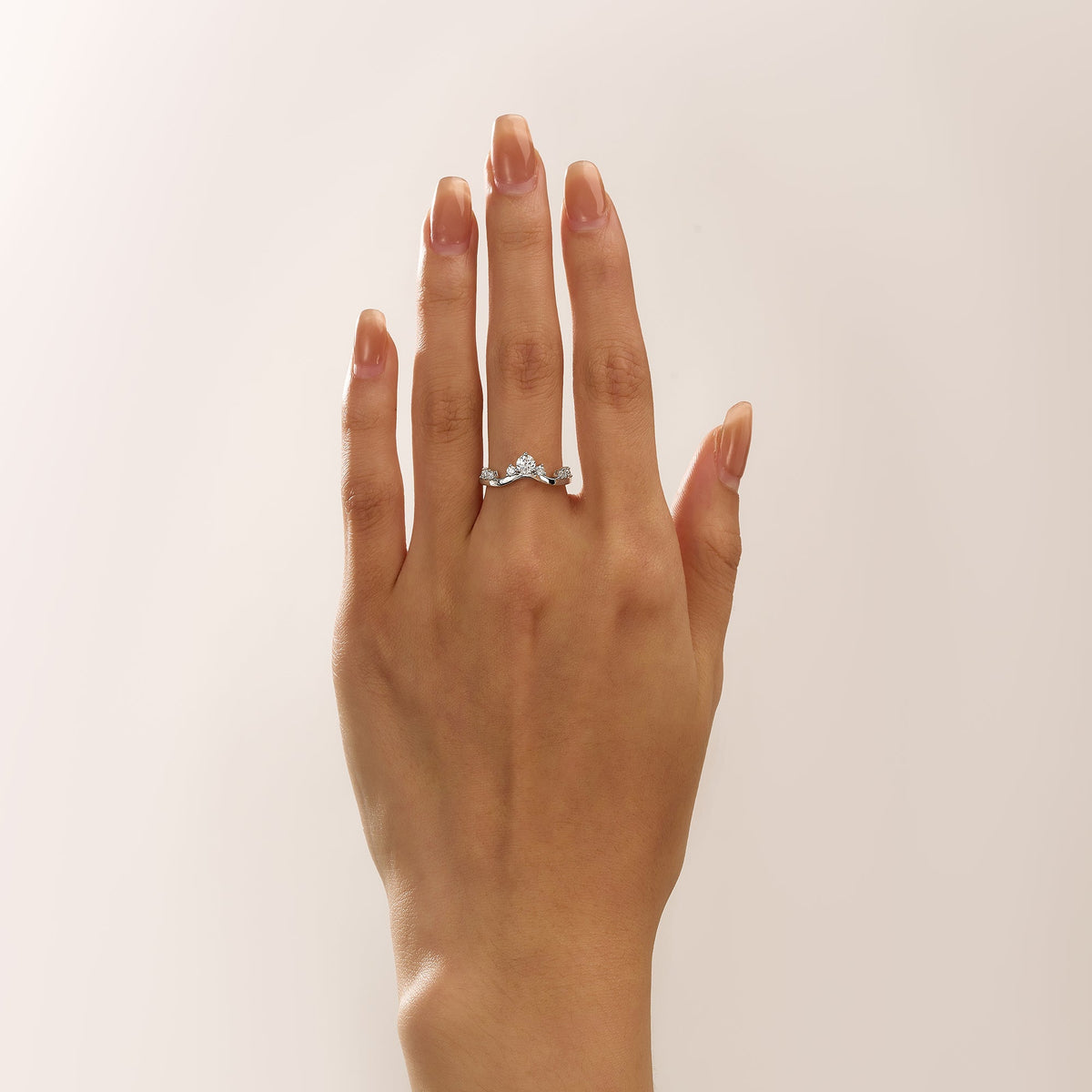 Nature Inspired Curved Moissanite Wedding Band - NavianJewelry™