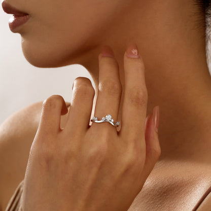 Nature Inspired Curved Moissanite Wedding Band - NavianJewelry™
