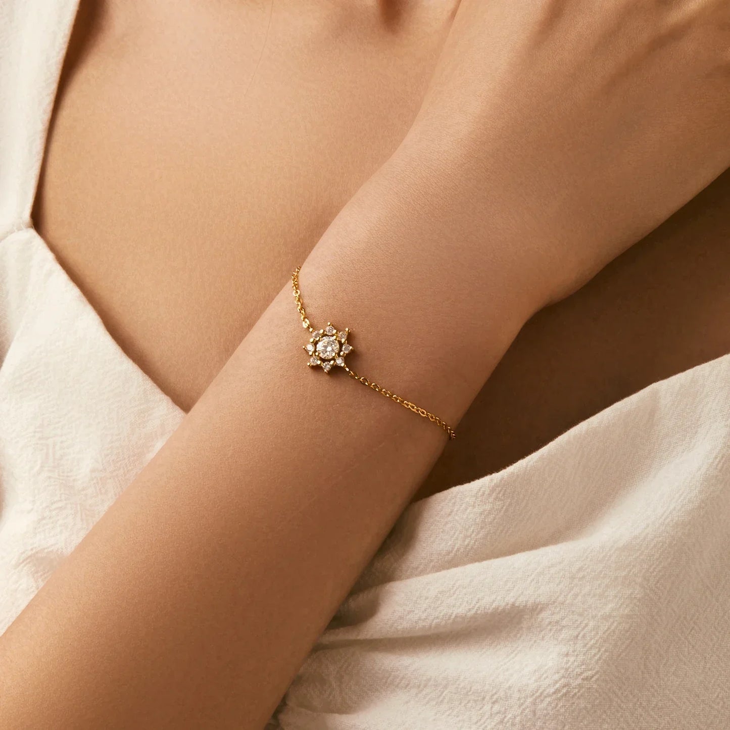 NAVIAN® Sterling Silver Snowflake Chain With Moissanite Gem.