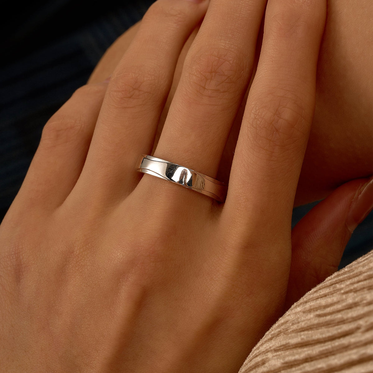 Unisex Modern And Minimalism Polished Wedding Band - NavianJewelry™