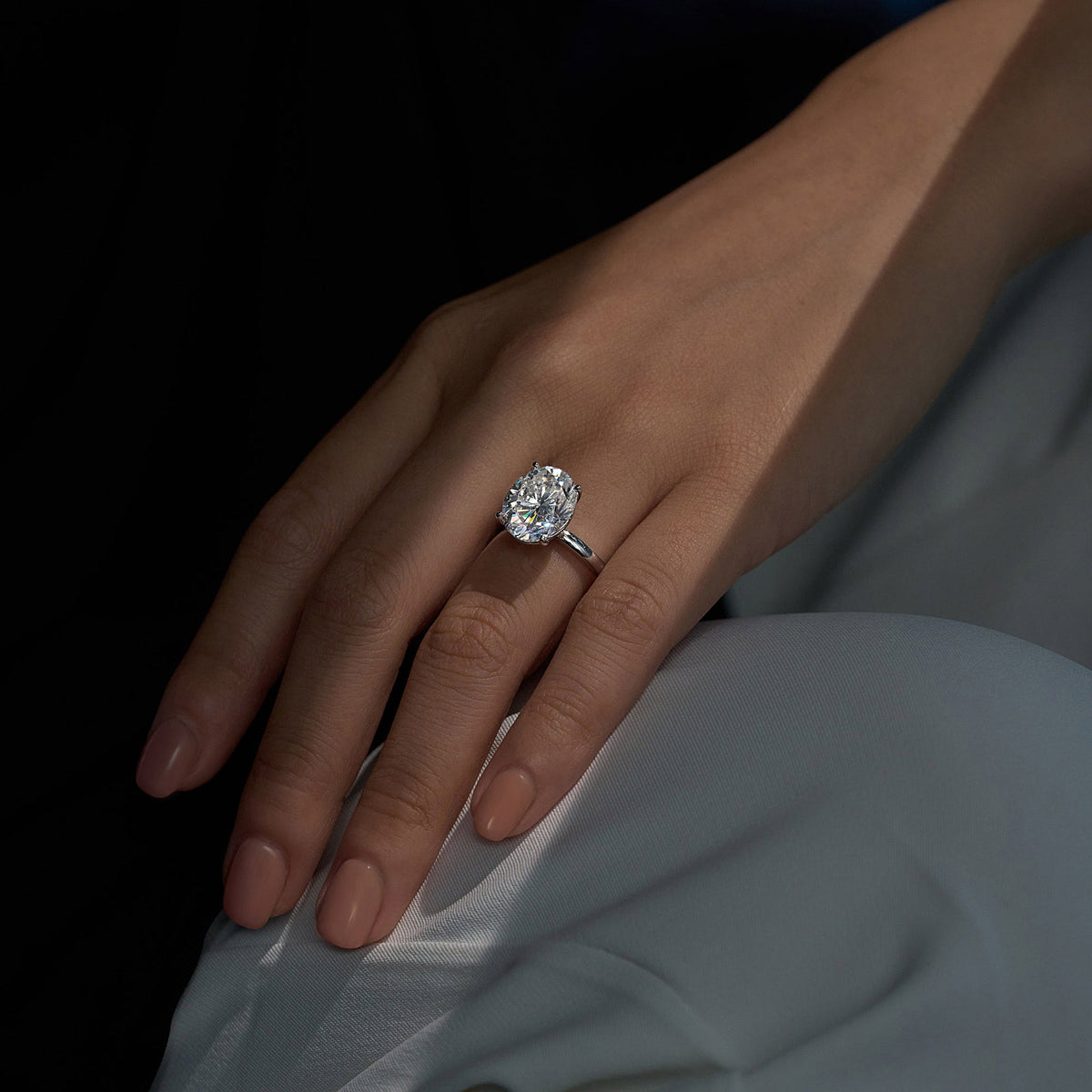 Luminous Oval Cut Moissanite Solitaire Ring - NavianJewelry™