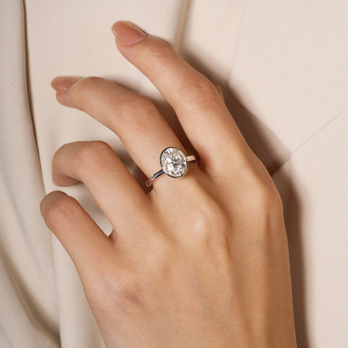 Minimalist Oval Cut Engagement Bezel Ring - NavianJewelry™