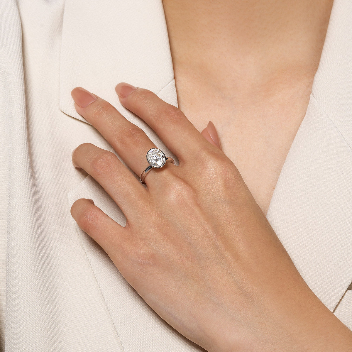 Minimalist Oval Cut Engagement Bezel Ring - NavianJewelry™